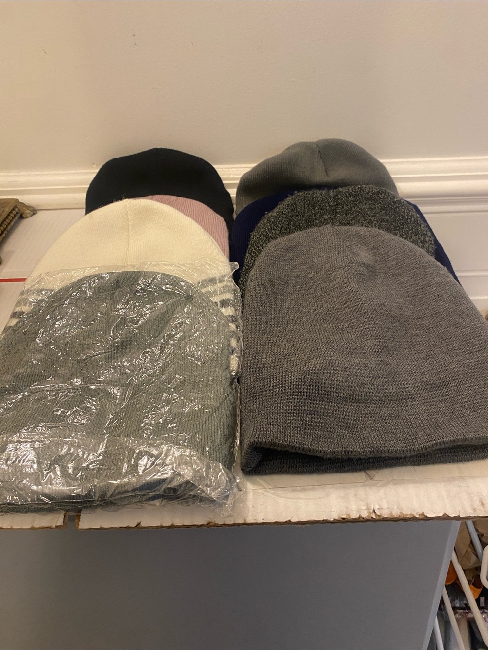 Bundle of 8 one size caps  unisex good condition